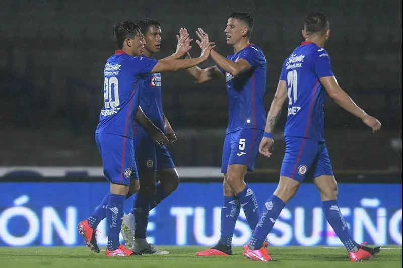 Elementos de Cruz Azul durante su debut en el Guard1anes 2020 l MEXSPORT