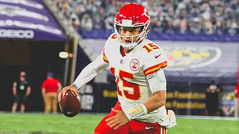 Mamá de Patrick Mahomes se molestó con comentarista por llamar a su hijo 'Pat'