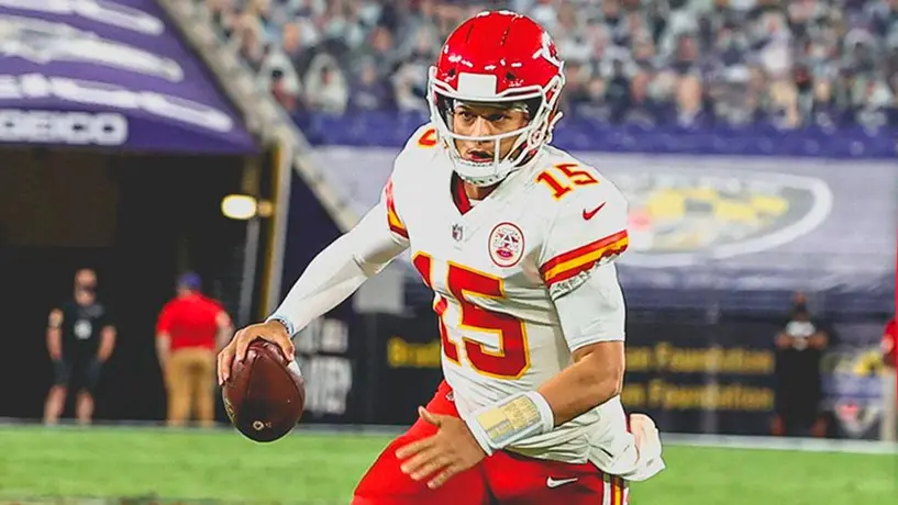 Mamá de Patrick Mahomes se molestó con comentarista por llamar a su hijo 'Pat'