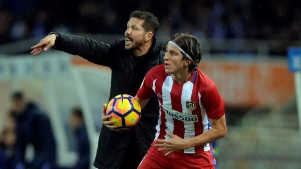 Filipe Luis: 'A Simeone no le resulta fácil relacionarse con los jugadores'
