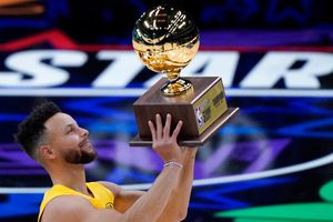 Video: Stephen Curry se llevó el Torneo de Triples con dramático tiro final