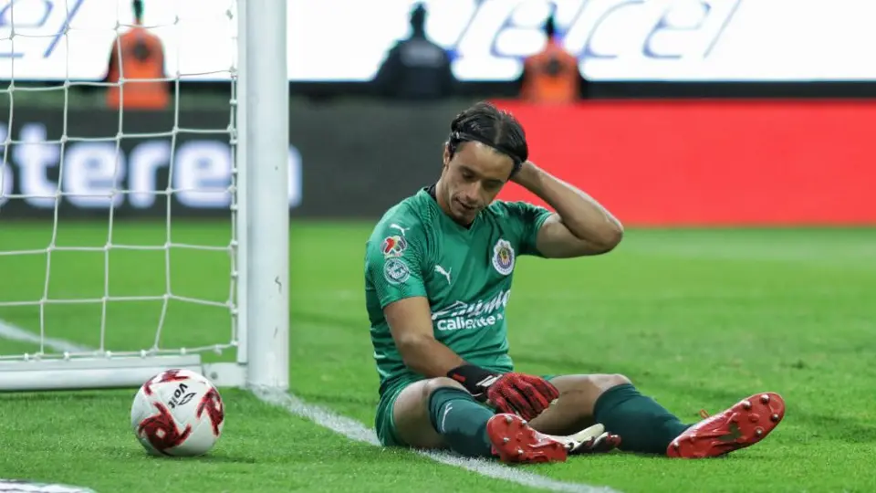 Chivas: Directiva rojiblanca comienza a analizar opciones para reforzar la portería