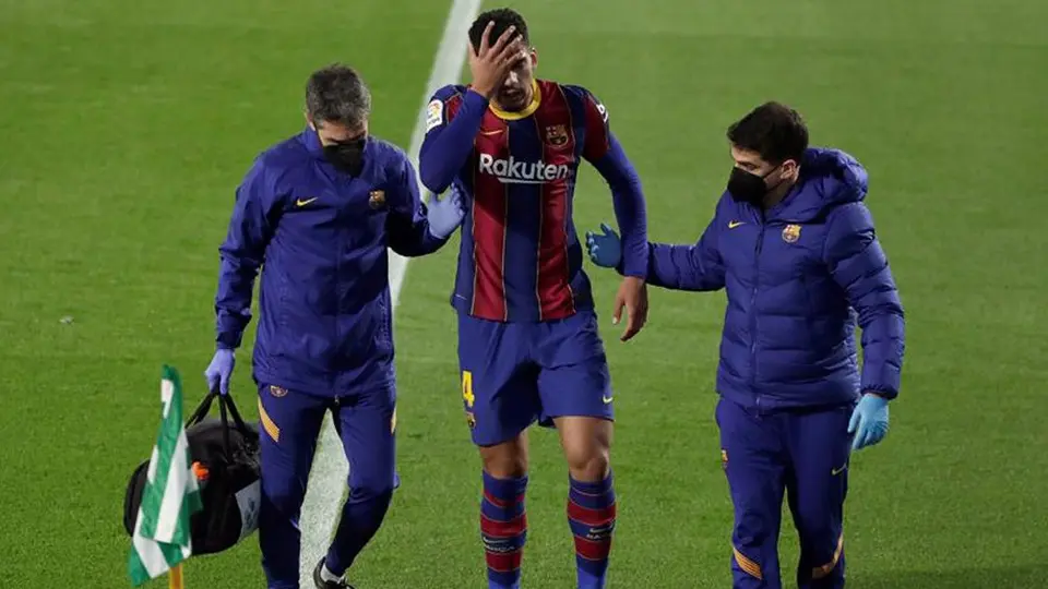 Barcelona: Ronald Araujo, baja del Barça por un esguince en el tobillo izquierdo