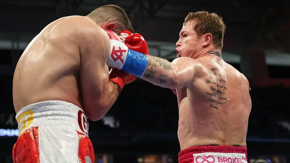 Avni Yildirim, en shock y llorando después de perder con el Canelo Álvarez