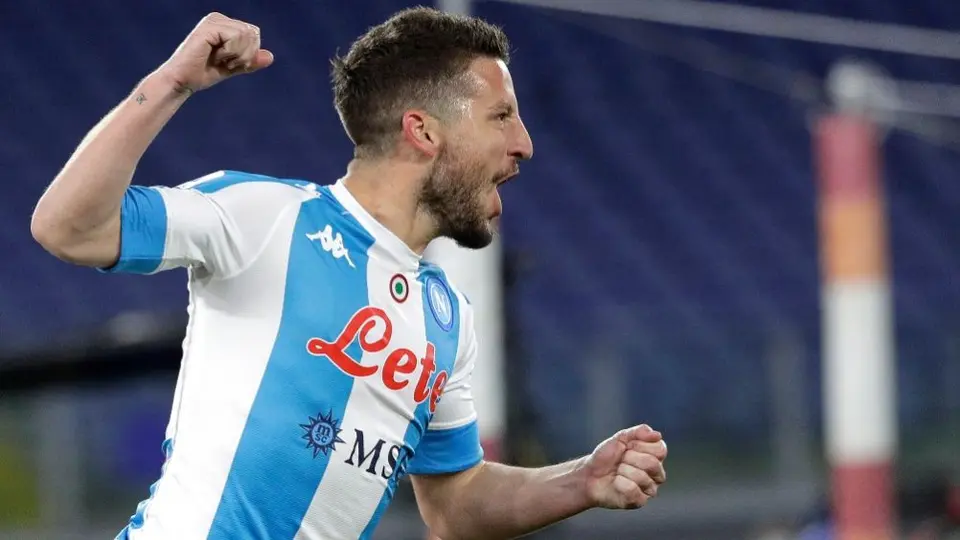 Chucky Lozano: Napoli venció a la Roma con doblete de Mertens