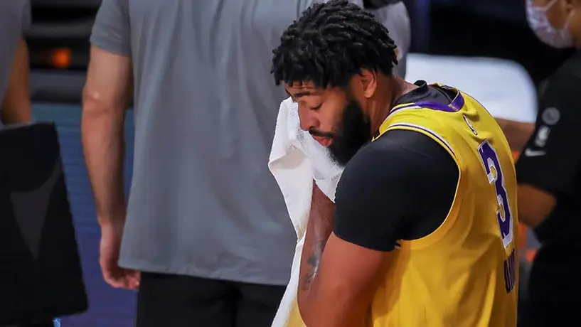Anthony Davis, interrumpido en entrevista por ladridos de perro