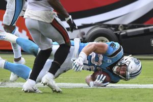 NFL: Christian McCaffrey, corredor de Panthers, se perdería varias semanas por lesión