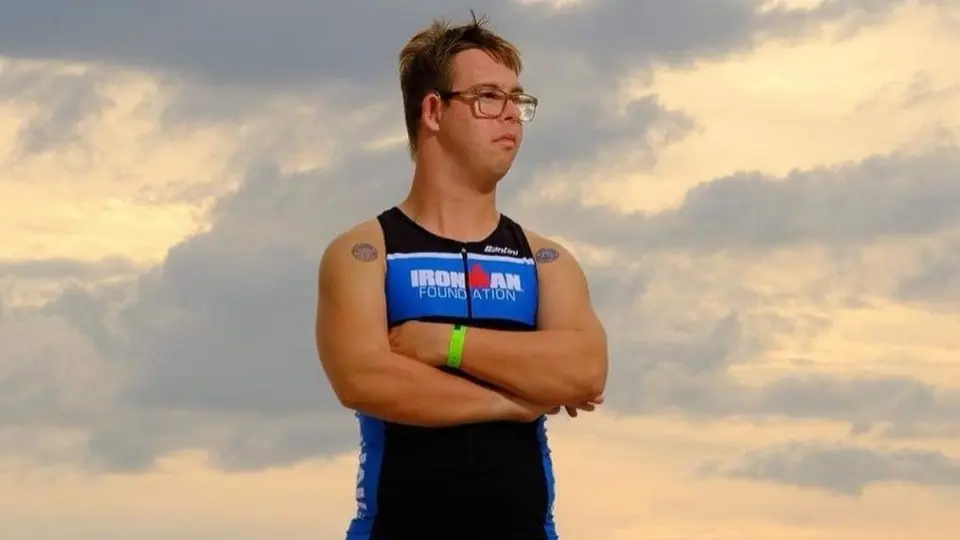 Chris Nikic, primer atleta con síndrome de Down en terminar el Ironman