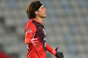 Guillermo Ochoa se quejó de comparaciones con Luisito Comunica: "No me ching..."