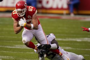 Chiefs: Travis Kelce estableció récord de yardas para un TE en una temporada