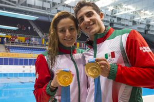 Paola Espinosa y Rommel Pacheco: Atletas olímpicos son maestros de educación física