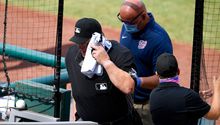 Video: Umpire del Nationals vs Blue Jays recibió batazo en la cabeza
