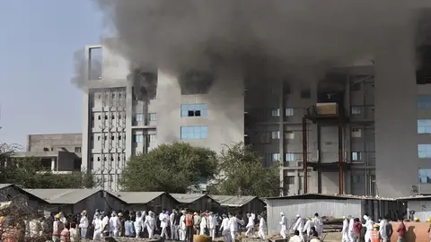 India: Registran incendio en la mayor fábrica de vacunas contra Covid-19 en el mundo