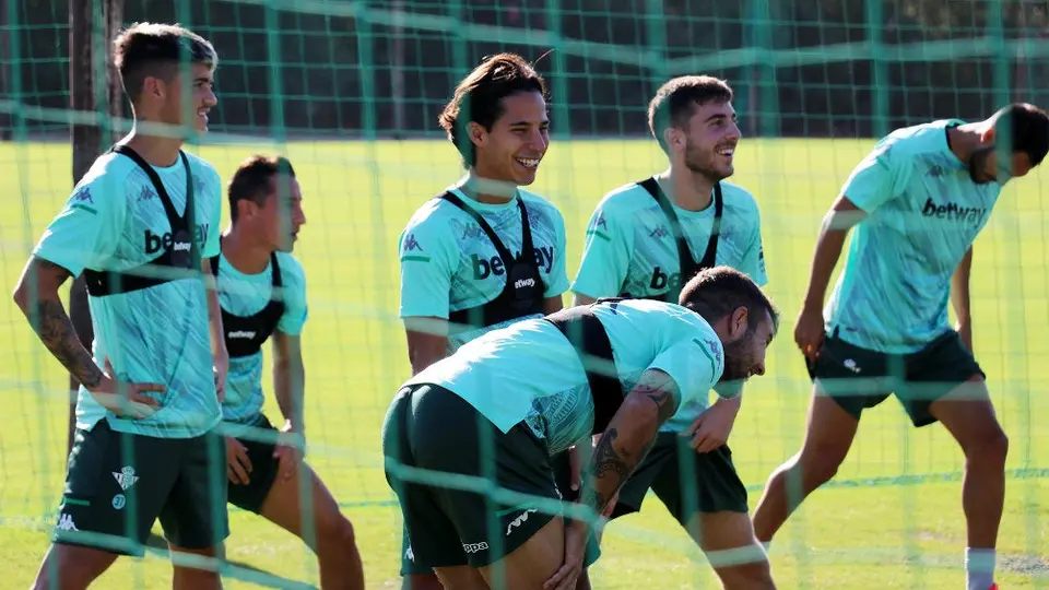 Lainez y Guardado: El Betis convocó al joven, pero no al Principito para su debut en LaLiga