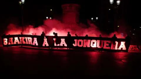 Afición del PSG insultó a Shakira con pancarta misógina