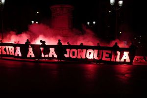 Afición del PSG insultó a Shakira con pancarta misógina