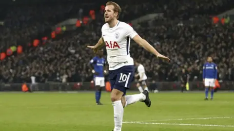 Harry Kane: El delantero del Tottenham anunció el nacimiento de su primer hijo