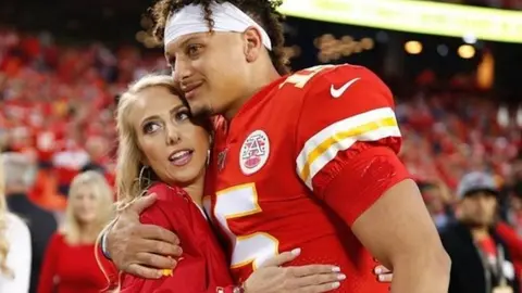 Patrick Mahomes anunció el nacimiento de su hija