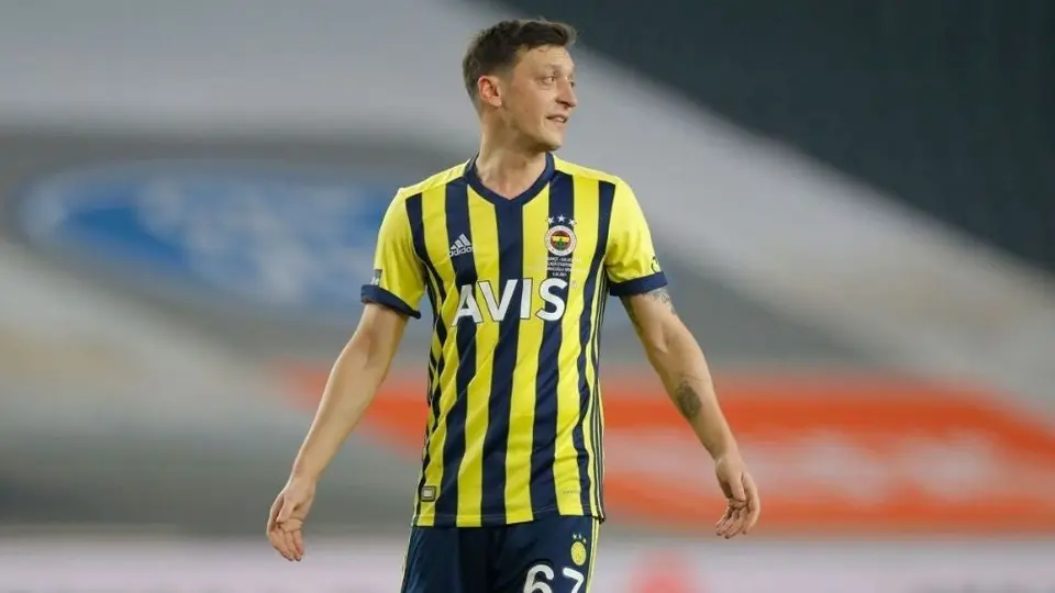 Mesut Özil será baja con el Fenerbahce al menos un mes por lesión en el tobillo
