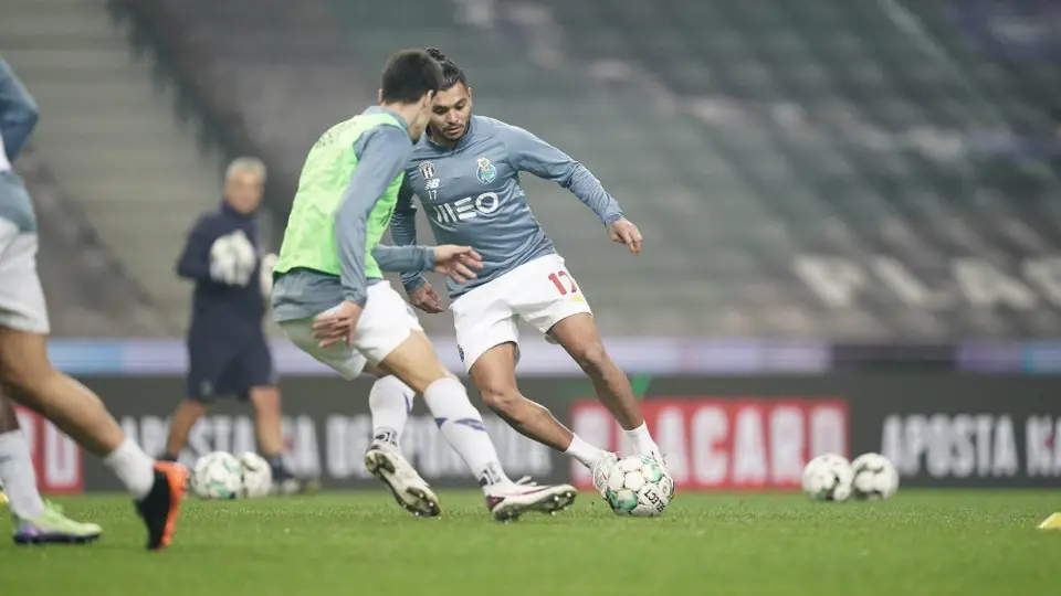 Tecatito Corona: Porto buscará llegar a 16 partidos sin derrota ante el Famalicao