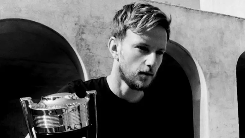 Barcelona: Ivan Rakitic 'deslumbra' como imagen de marca de perfumes