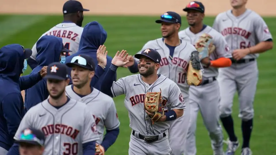 MLB: Aficionados de Angels arrojaron botes de basura a jugadores de Astros