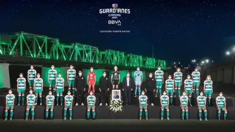 Liga MX Femenil: Santos homenajeó a su DT fallecido por Covid-19 en la foto oficial