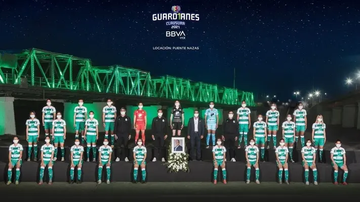 Liga MX Femenil: Santos homenajeó a su DT fallecido por Covid-19 en la foto oficial