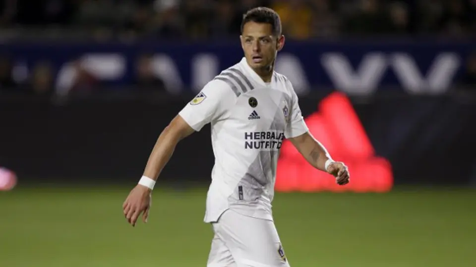 Barros Schelotto: 'Le dije a Chicharito que si había otro penalti, él lo pateaba'