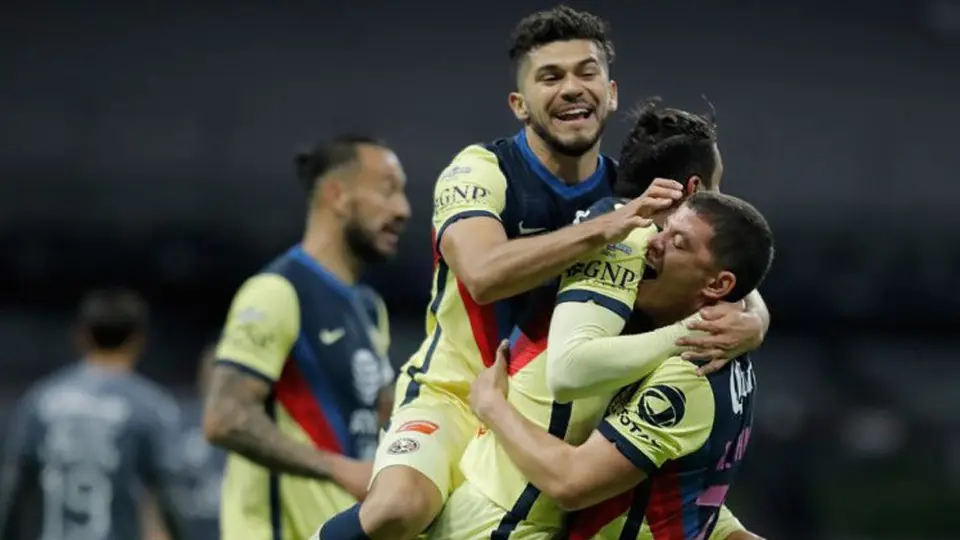 Un buen fan se previene y viaja con su equipo a donde sea