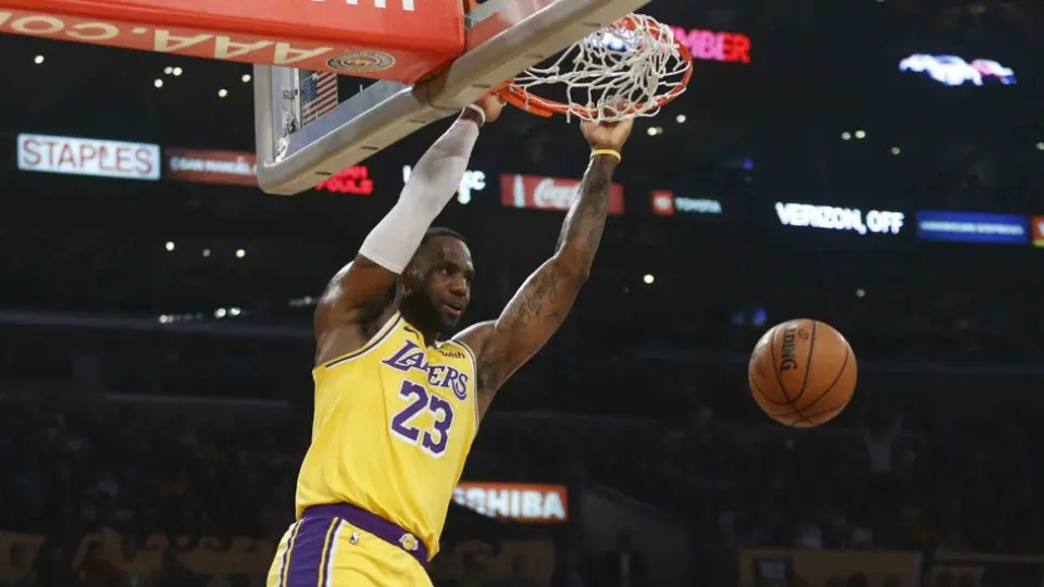 NBA: Tarjeta coleccionable de LeBron James se vendió en casi dos millones de dólares