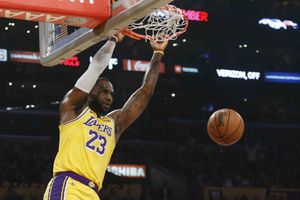 NBA: Tarjeta coleccionable de LeBron James se vendió en casi dos millones de dólares