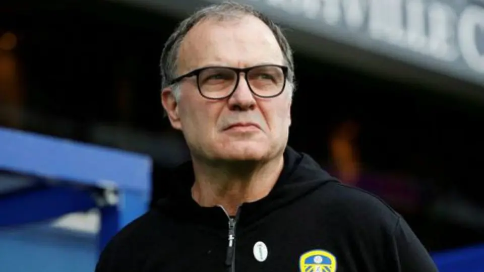 Video: Marcelo Bielsa fue felicitado por sus vecinos por el ascenso del Leeds a Premier League