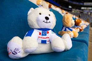 Eredivisie: Estadio del Heerenveen se llena de peluches para apoyar lucha contra el cáncer