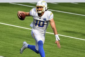 NFL: Chargers nombraron a Justin Herbert como quarterback titular