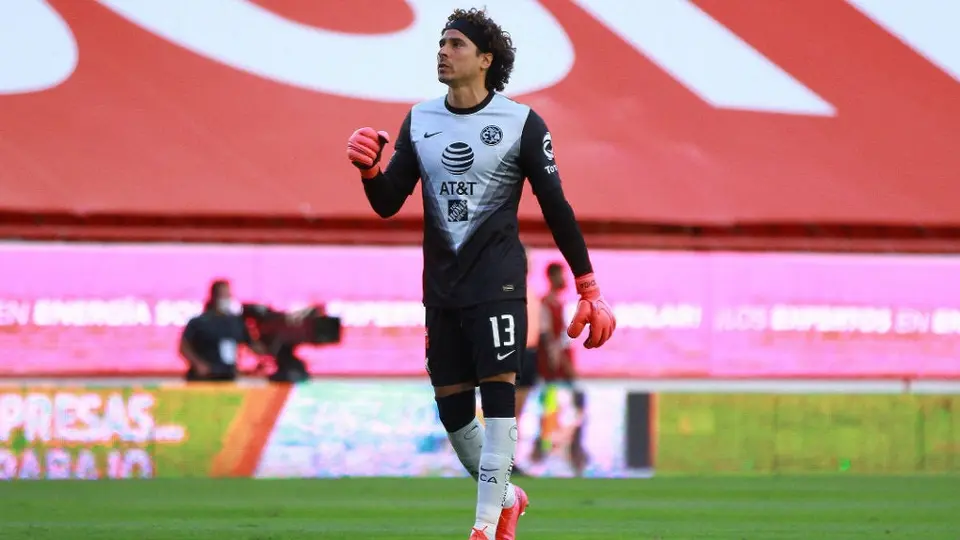 Chávez sobre Memo Ochoa: 'Si la defensa no ayuda, ni siendo Superman puedes'
