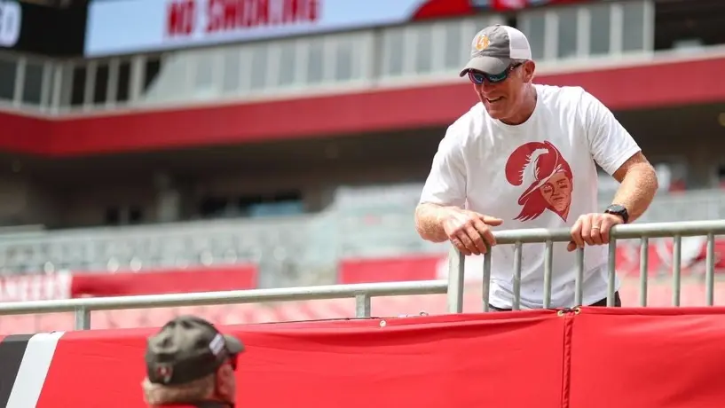 NFL: Tom Brady recibió la visita de Brett Favre en el estadio
