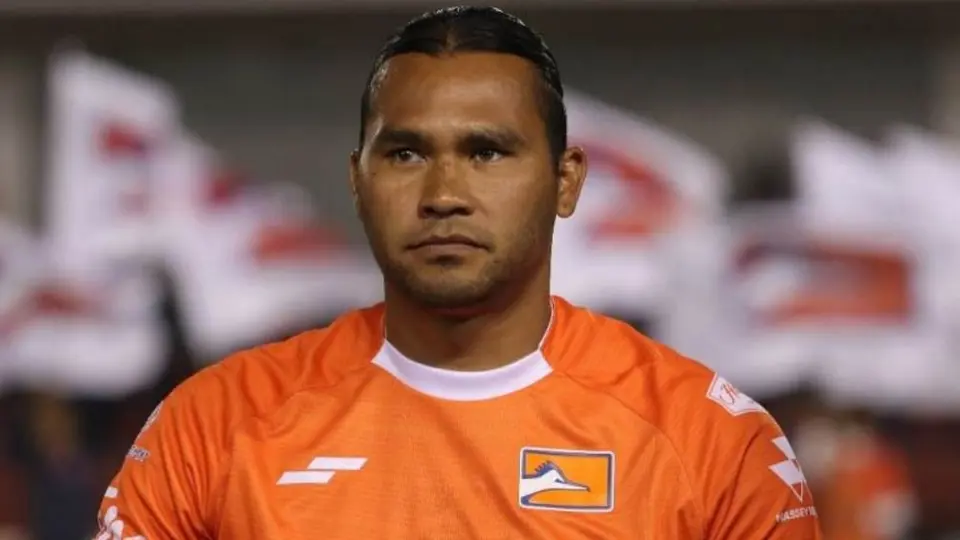Gullit Peña: Habría llegado a un acuerdo con el FAS de El Salvador para continuar su carrera