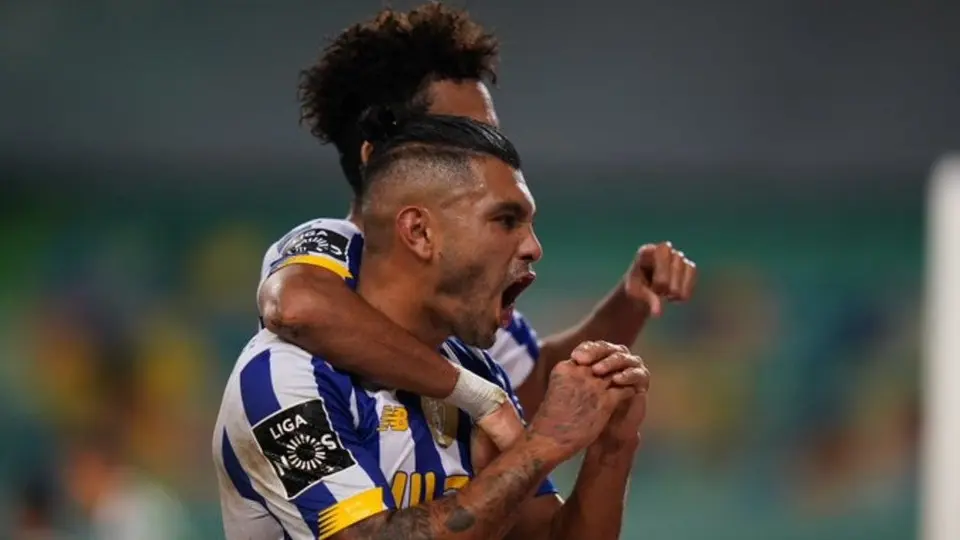 Tecatito Corona: Anotó golazo en partido entre Porto y Sporting Lisboa