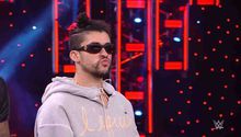 Video: Bad Bunny dio derechazo a The Miz, calentando su lucha en Wrestlemania