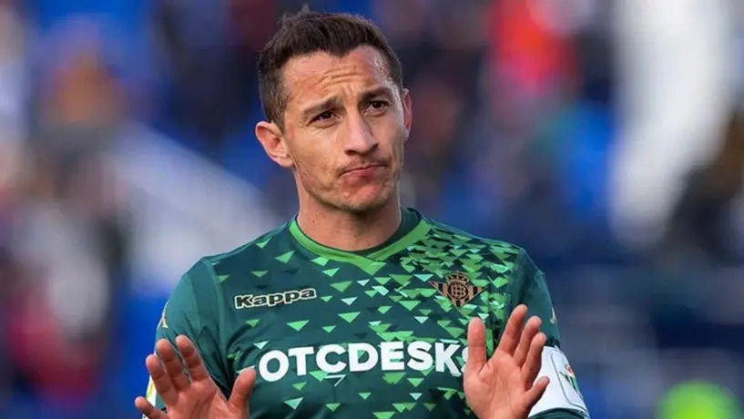 Video: Guardado puso ambiente en el entrenamiento del Betis con Los Ángeles Azules