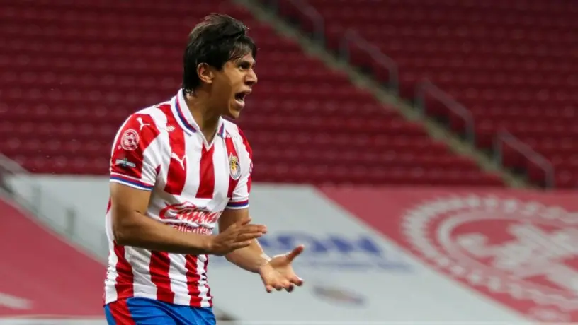 Chivas: Fan se tatuó las caras de JJ Macías y Norma Palafox; ellos se los firmaron