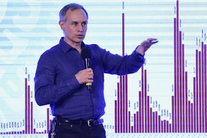 Federico Döring denuncia a López-Gatell por delitos contra la salud pública