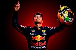 Checo Pérez: "Espero con ansias mi primera carrera con Red Bull"