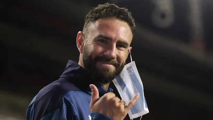 Miguel Layún presumió playera del Milan firmada por Ibrahimovic
