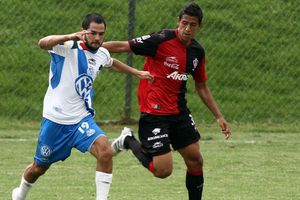 Hijo del Chelís reveló que se inventó un representante para jugar con Canadá