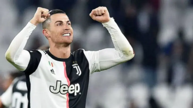 Cristiano Ronaldo protagonizó comercial 'Christmas Rockstar'