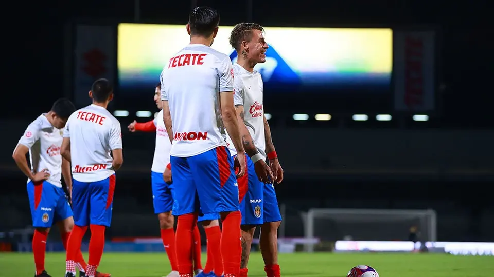 Chivas: Salió sólo con siete opciones de cambio contra Pumas