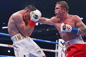 Canelo vs Smith: Kovalev podría enfrentar una demanda por transmitir la pelea
