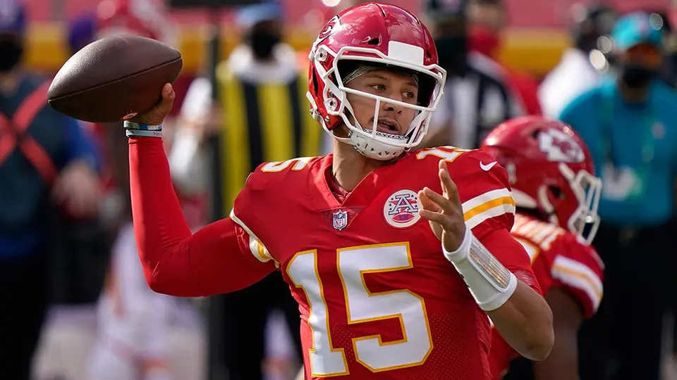 Patrick Mahomes ya es favorito sobre Russell Wilson para MVP en las casas de apuestas